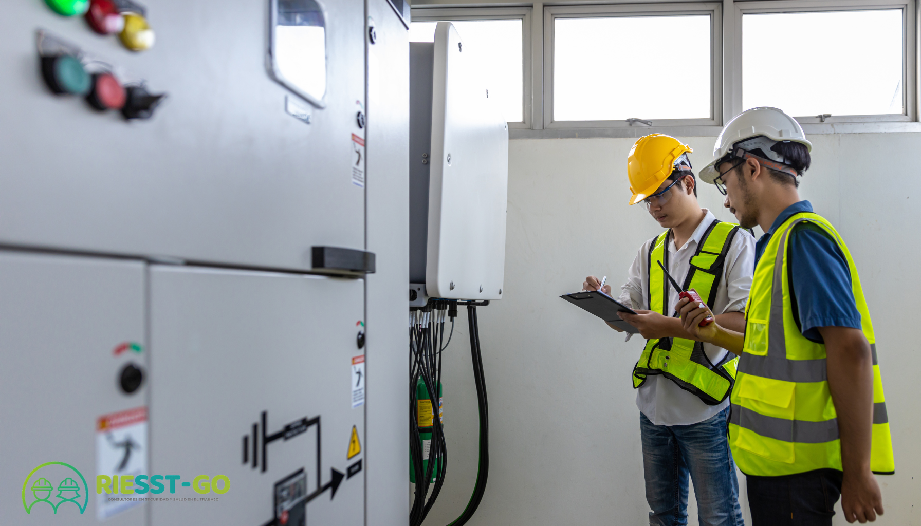 Definimos controles y procedimientos seguros.