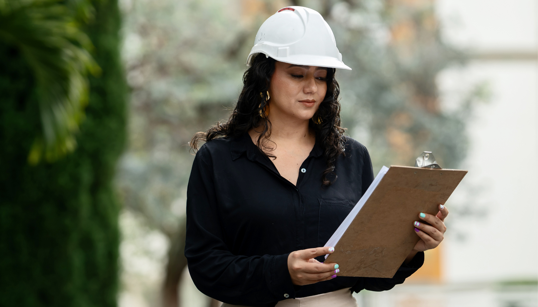 Realizamos seguimiento y ajustes para asegurar el cumplimiento