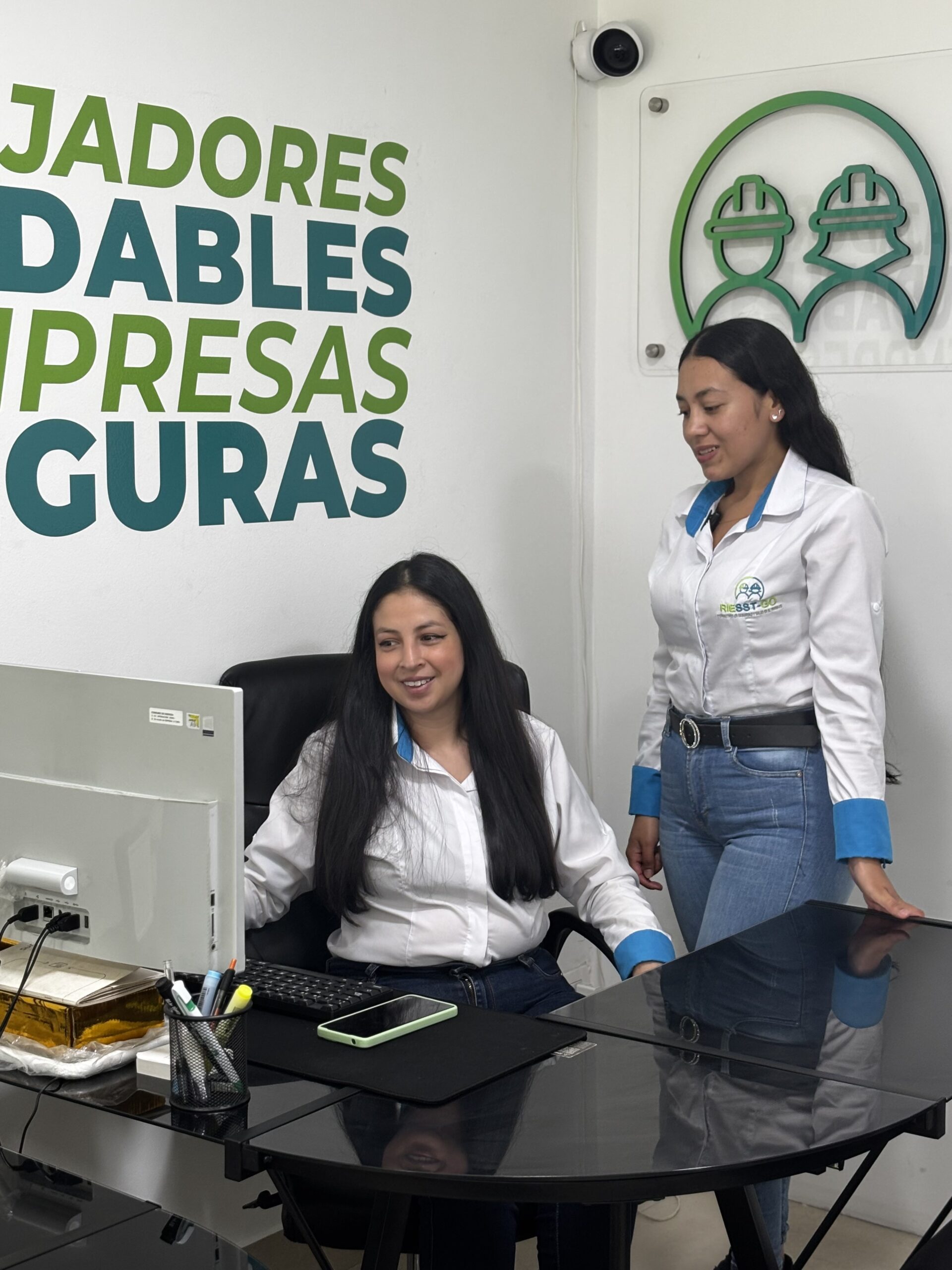 Beneficios de implementar el PESV con Riesst-Go