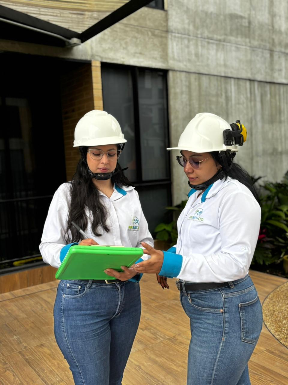 Beneficios de implementar el PESV con Riesst-Go